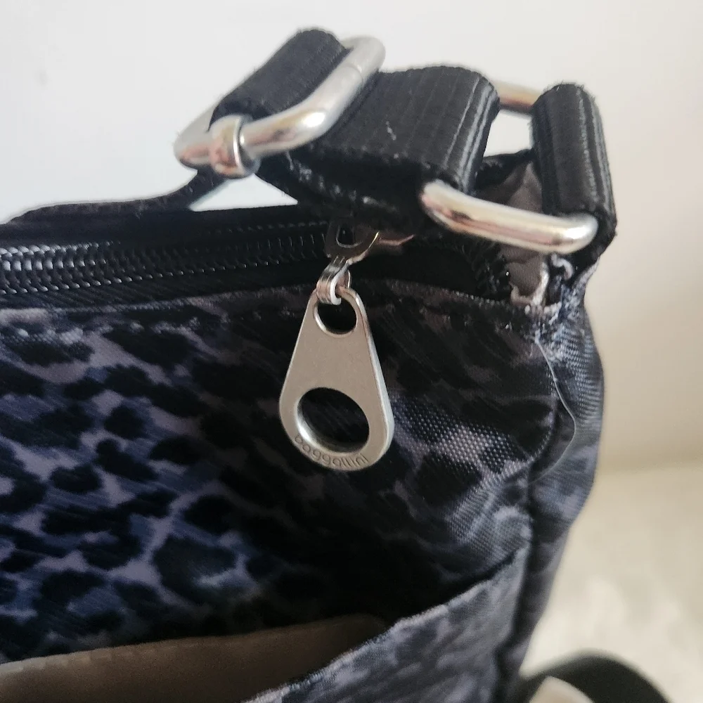Baggallini Joey Black Gray Charcoal Cheetah Mini Crossbody Bag Purse